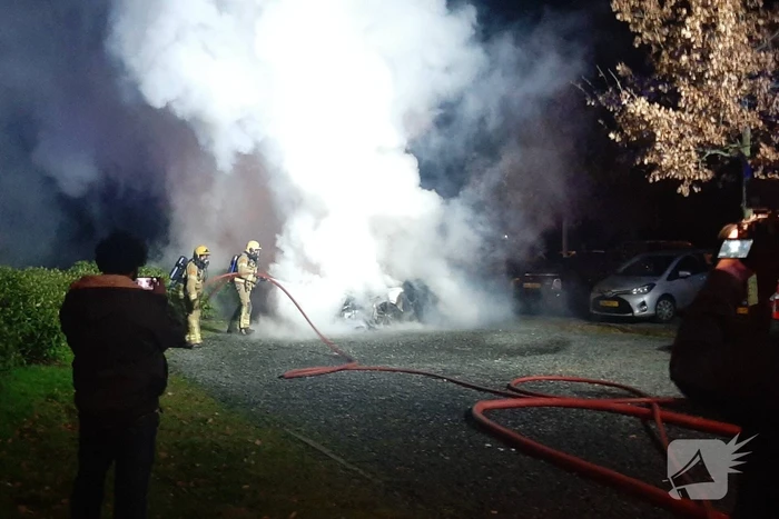 Veel rook door brand in auto