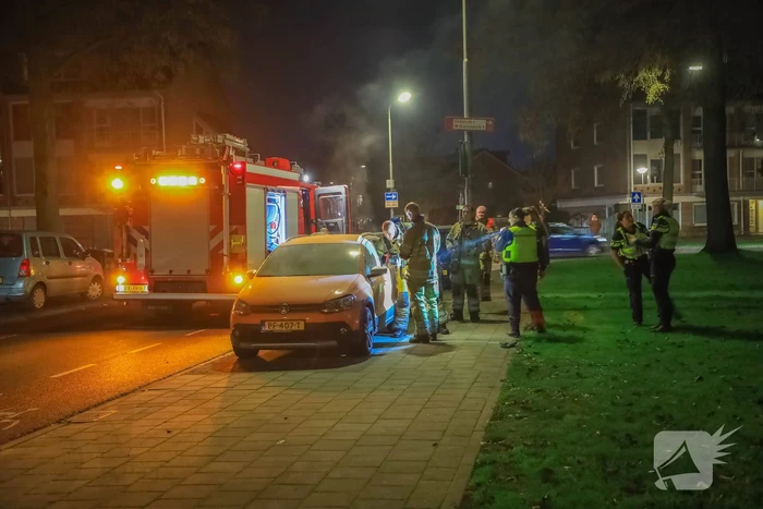 Brand in geparkeerde auto