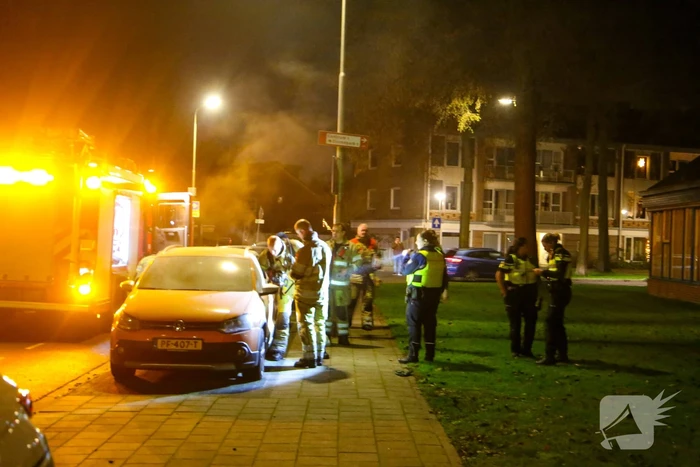 Brand in geparkeerde auto