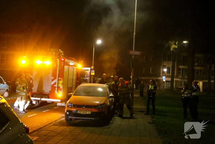 Brand in geparkeerde auto