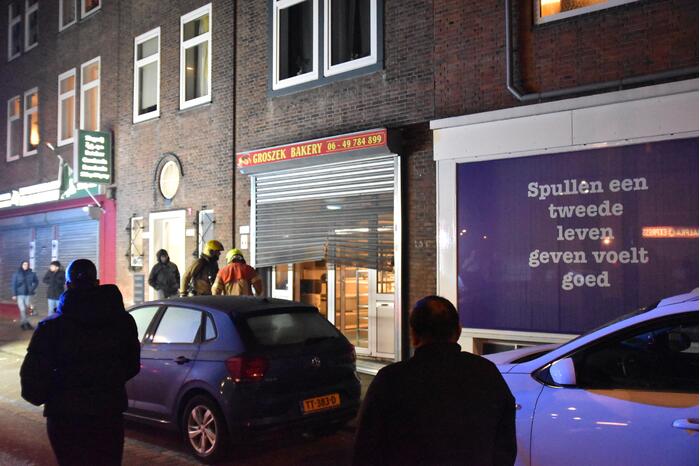 Twee bestelbussen uitgebrand bij bakkerij