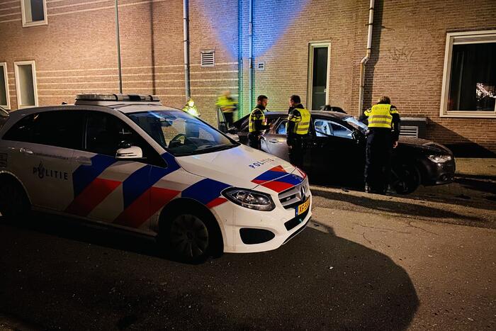 Auto opgeblazen door zwaar vuurwerk