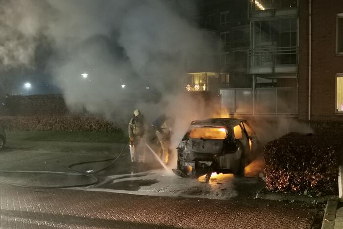 Auto volledig verwoest door brand