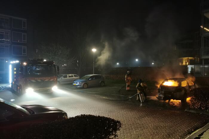 Auto volledig verwoest door brand