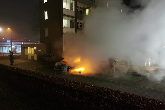 Auto volledig verwoest door brand
