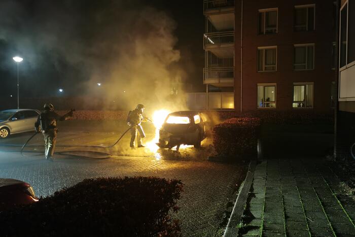 Auto volledig verwoest door brand