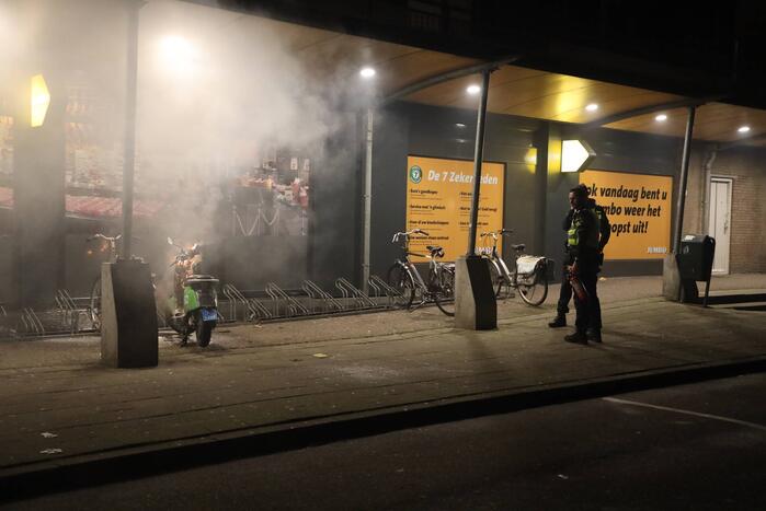 Deelscooter verwoest door brand