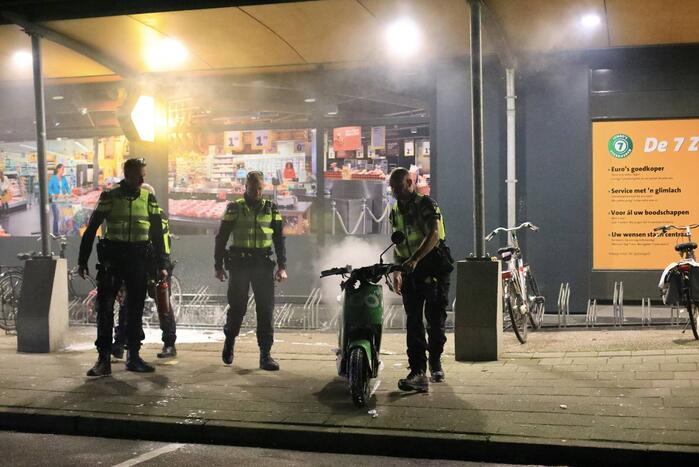 Deelscooter verwoest door brand