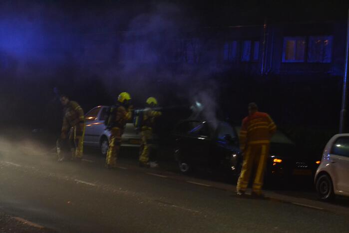 Auto brandt volledig uit