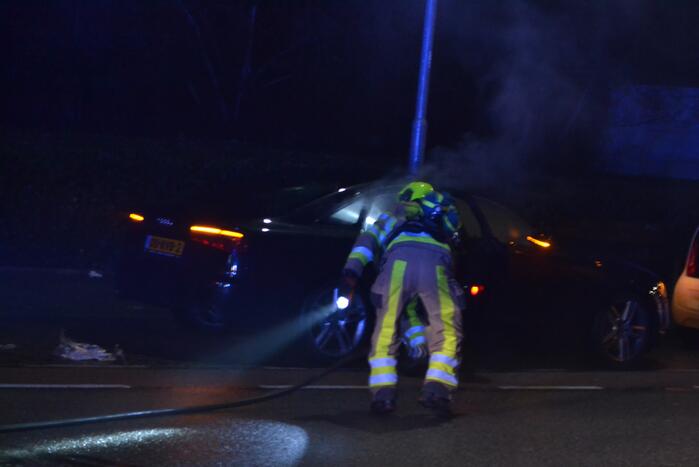 Auto brandt volledig uit