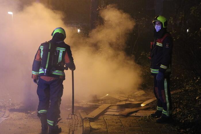 Stapel hout in brand gestoken