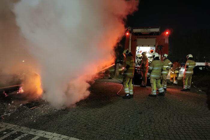 Berg afval in brand gestoken
