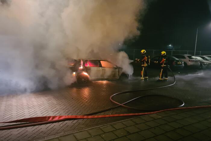 Auto volledig verwoest door brand