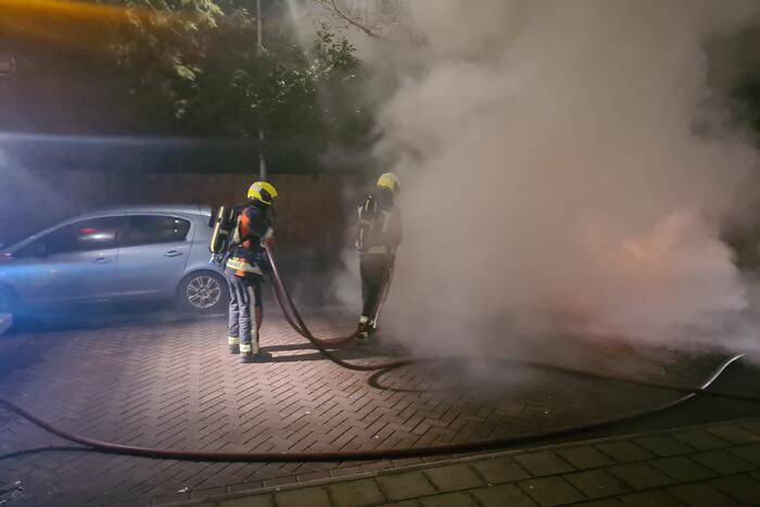 Auto volledig verwoest door brand