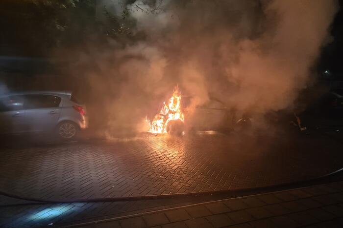 Auto volledig verwoest door brand