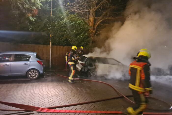 Auto volledig verwoest door brand