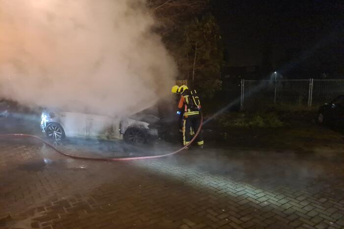 Auto volledig verwoest door brand