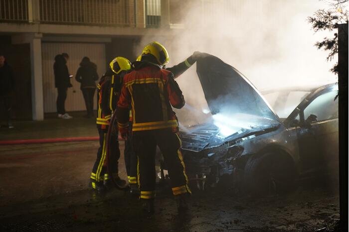 Auto volledig verwoest door brand