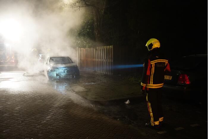 Auto volledig verwoest door brand