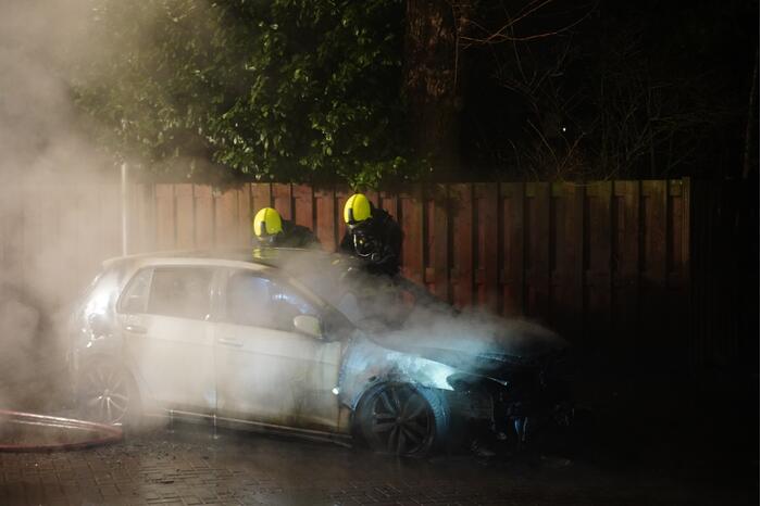 Auto volledig verwoest door brand