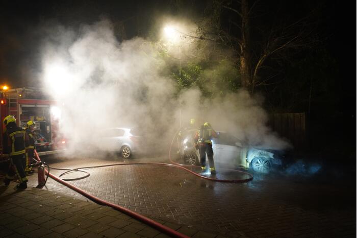 Auto volledig verwoest door brand