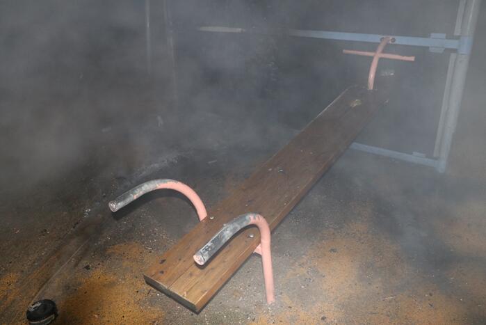 Scooter en parkeerautomaat verwoest door brand