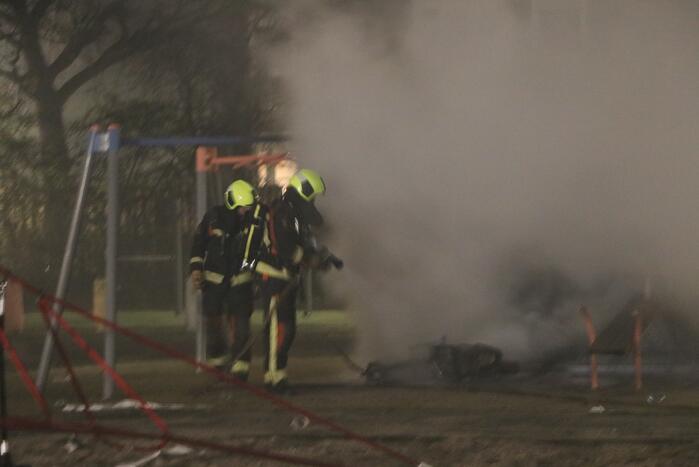 Scooter en parkeerautomaat verwoest door brand