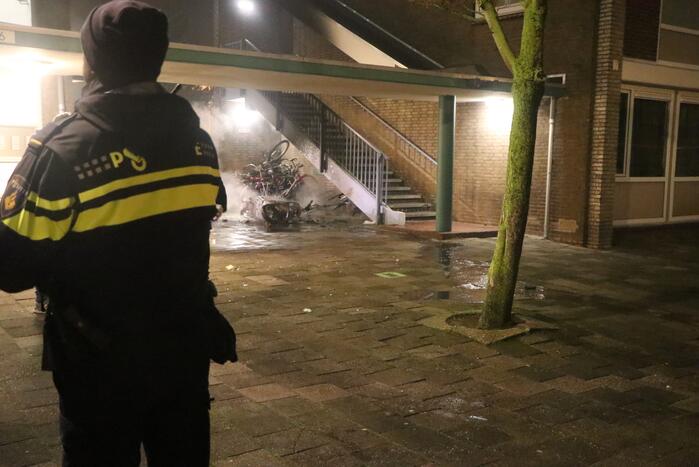 Opnieuw scooter in brand gestoken
