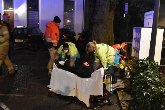 Brandweer redt man uit water