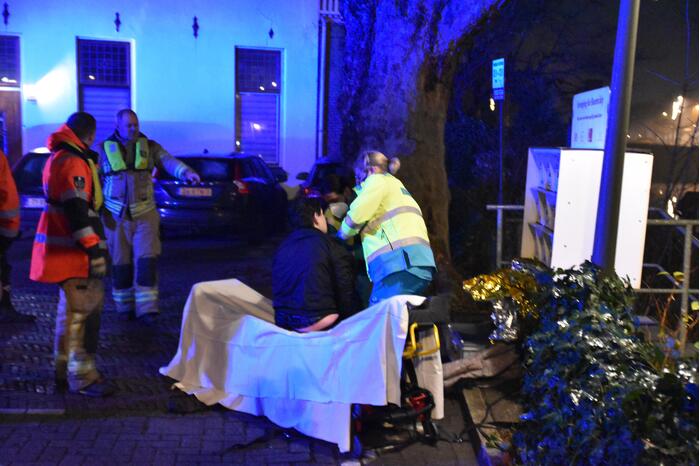 Brandweer redt man uit water