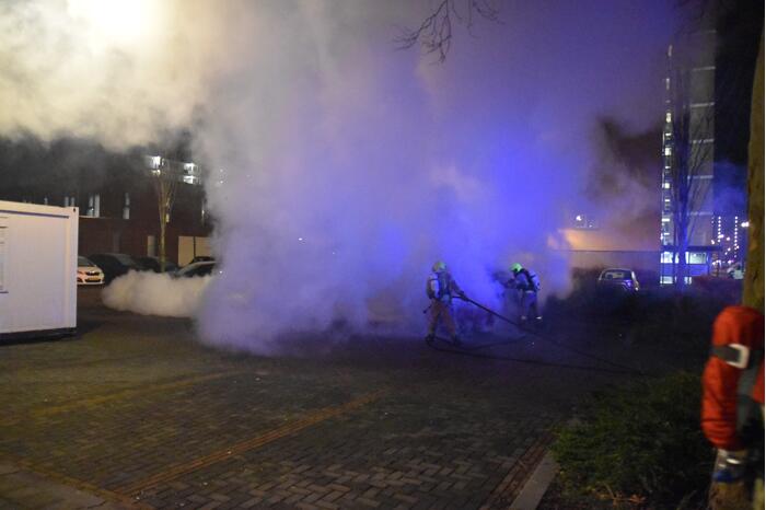 Auto in vlammen opgegaan