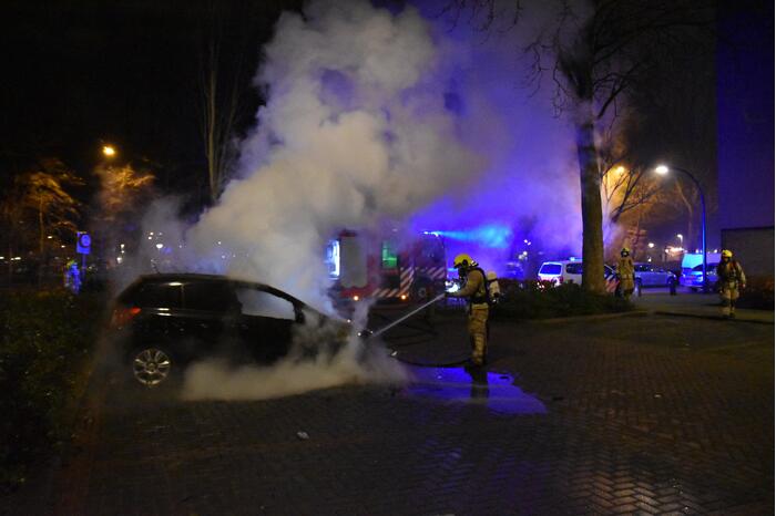Auto in vlammen opgegaan