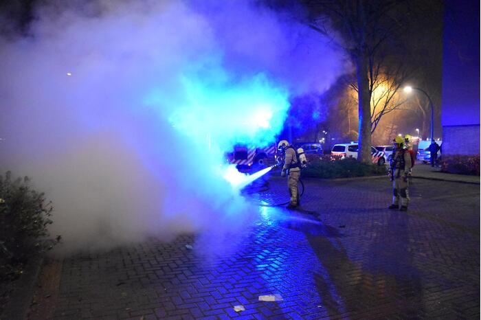 Auto in vlammen opgegaan