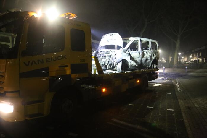 Bestelbus voor De Windroos volledig uitgebrand
