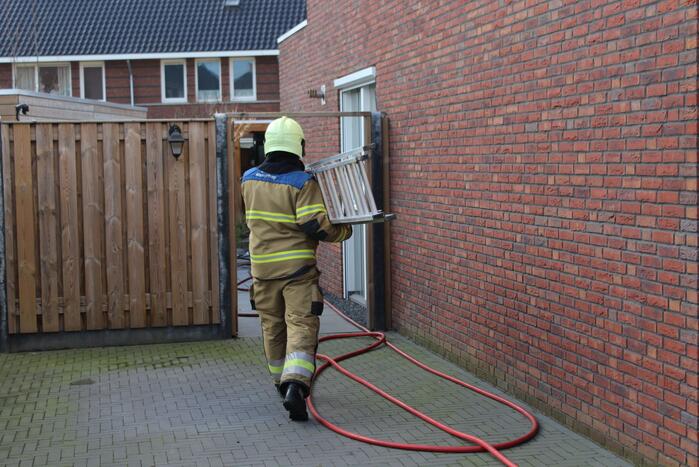 Schuur vliegt in brand door vuurkorf