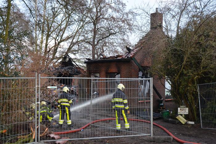 Dieren overleden bij woningbrand