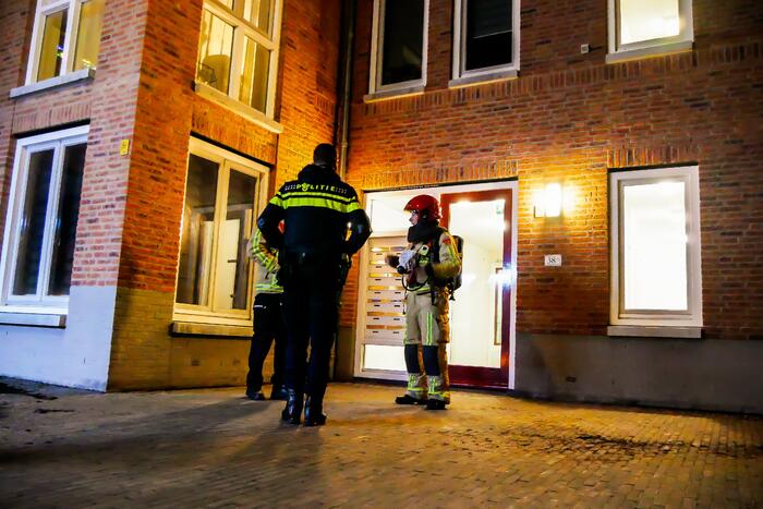 Deur opgebroken vanwege vlam in de pan