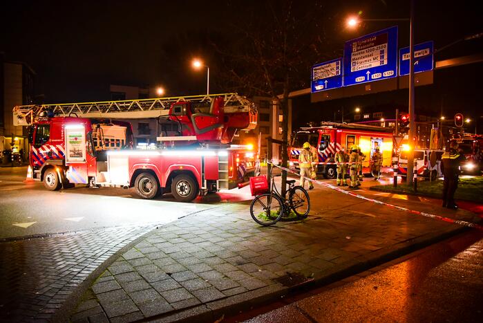 Bewoner ademt rook in bij keukenbrand