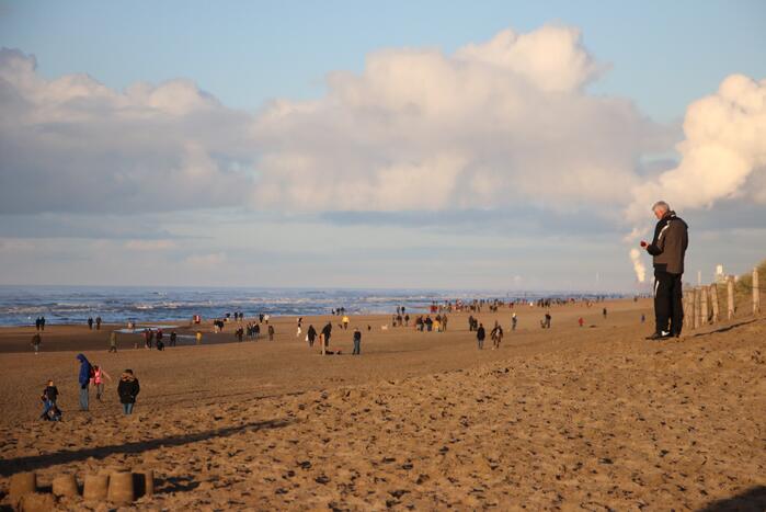 Mega drukte op strand ondanks maatregelen