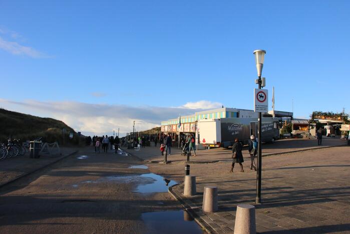 Mega drukte op strand ondanks maatregelen