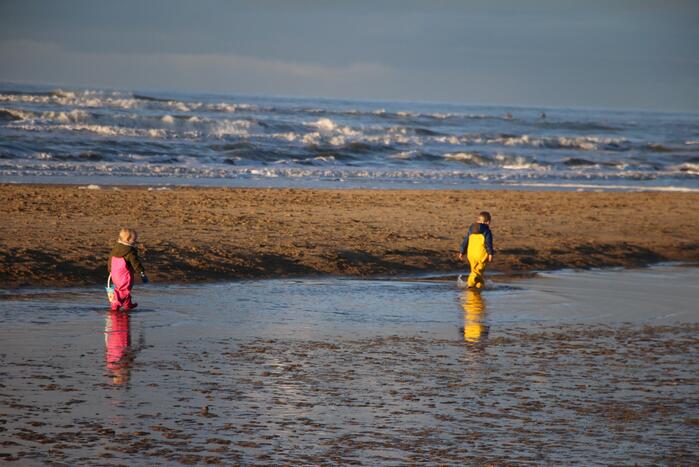 Mega drukte op strand ondanks maatregelen