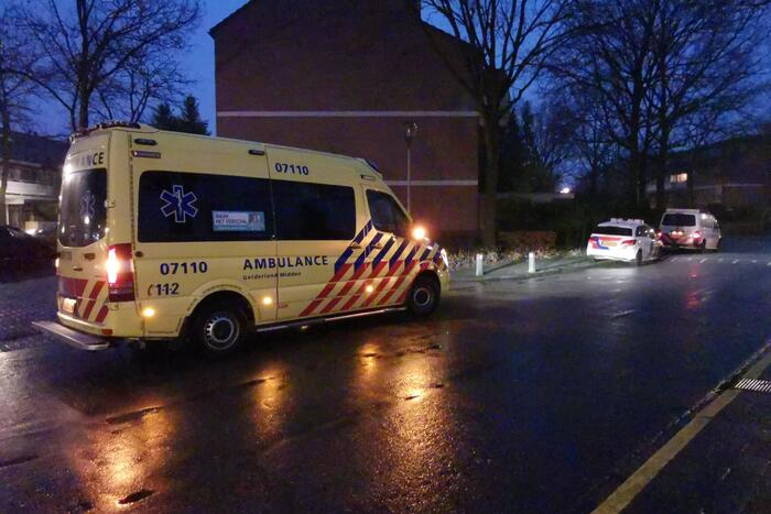 Bewoner mee met ambulance na gaslek