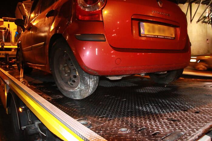 Aanrijding na door rood, zwangere vrouw naar ziekenhuis