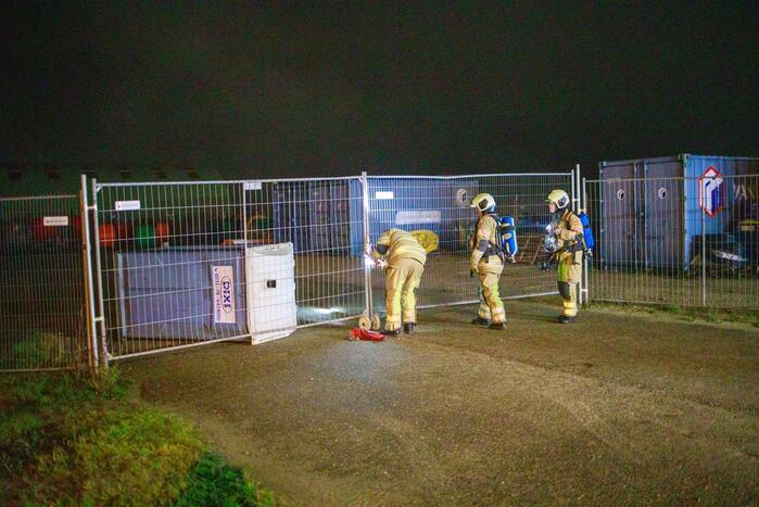 Bouwcontainer in brand gestoken