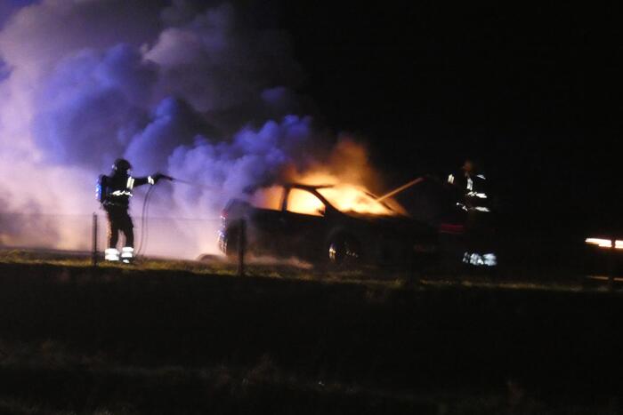 Auto volledig verwoest door brand