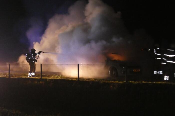 Auto volledig verwoest door brand