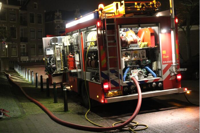 Geparkeerde auto uitgebrand