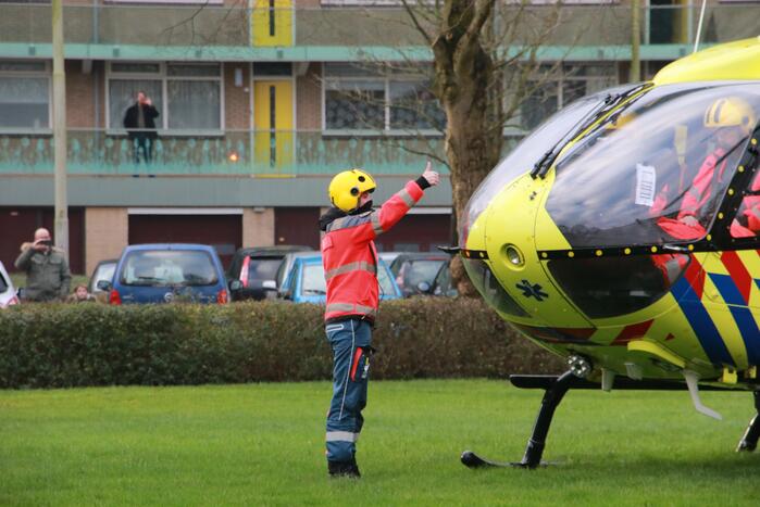 Traumahelikopter landt voor incident in woning
