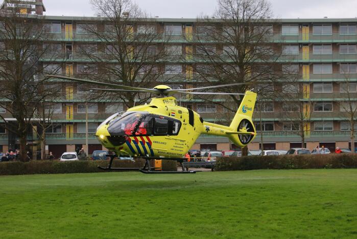 Traumahelikopter landt voor incident in woning