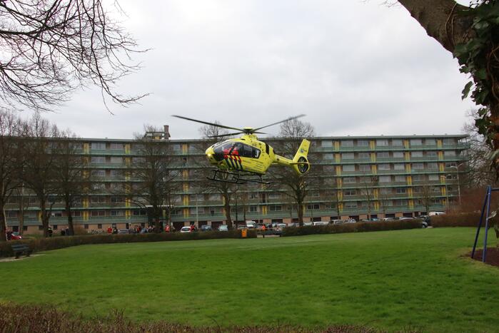 Traumahelikopter landt voor incident in woning